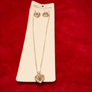 Silver diamond heart necklace with earrings